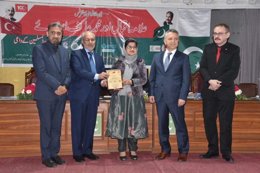 Vice-Chancellor UHE Prof. Dr. Faleeha Zahra Kazmi attends conference in Iqbal and Muhammad Akif at Oriental College University of Punjab.