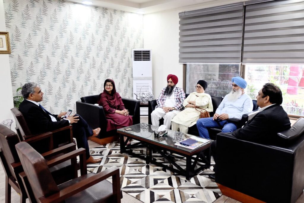 The Sikh delegation from UK and Canada visited the UHE and had a meeting with Prof. Dr. Faleeha Zahra Kazmi, VC UHE.